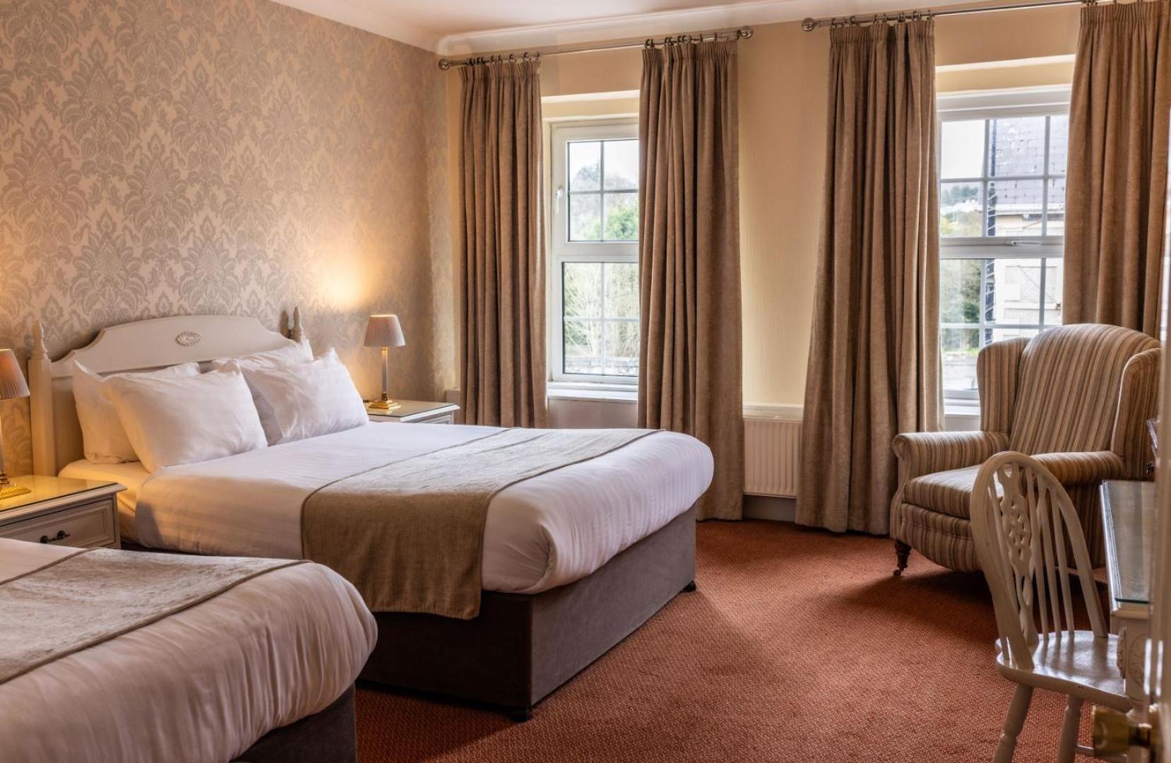 Kee'S Hotel Stranorlar Esterno foto
