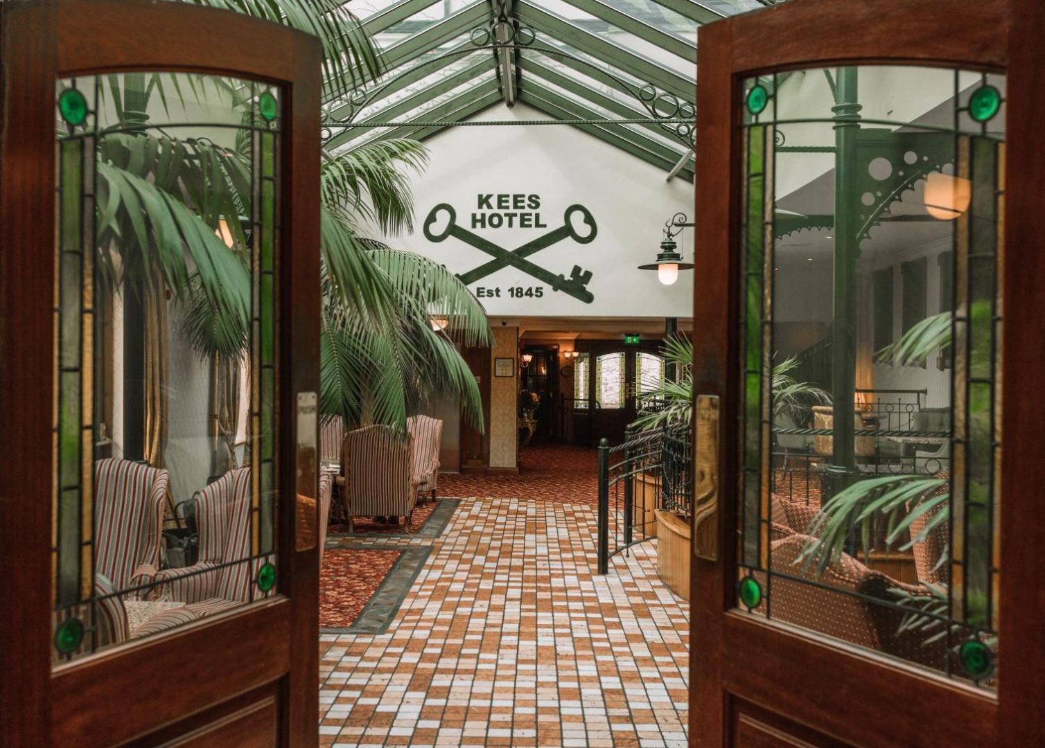Kee'S Hotel Stranorlar Esterno foto