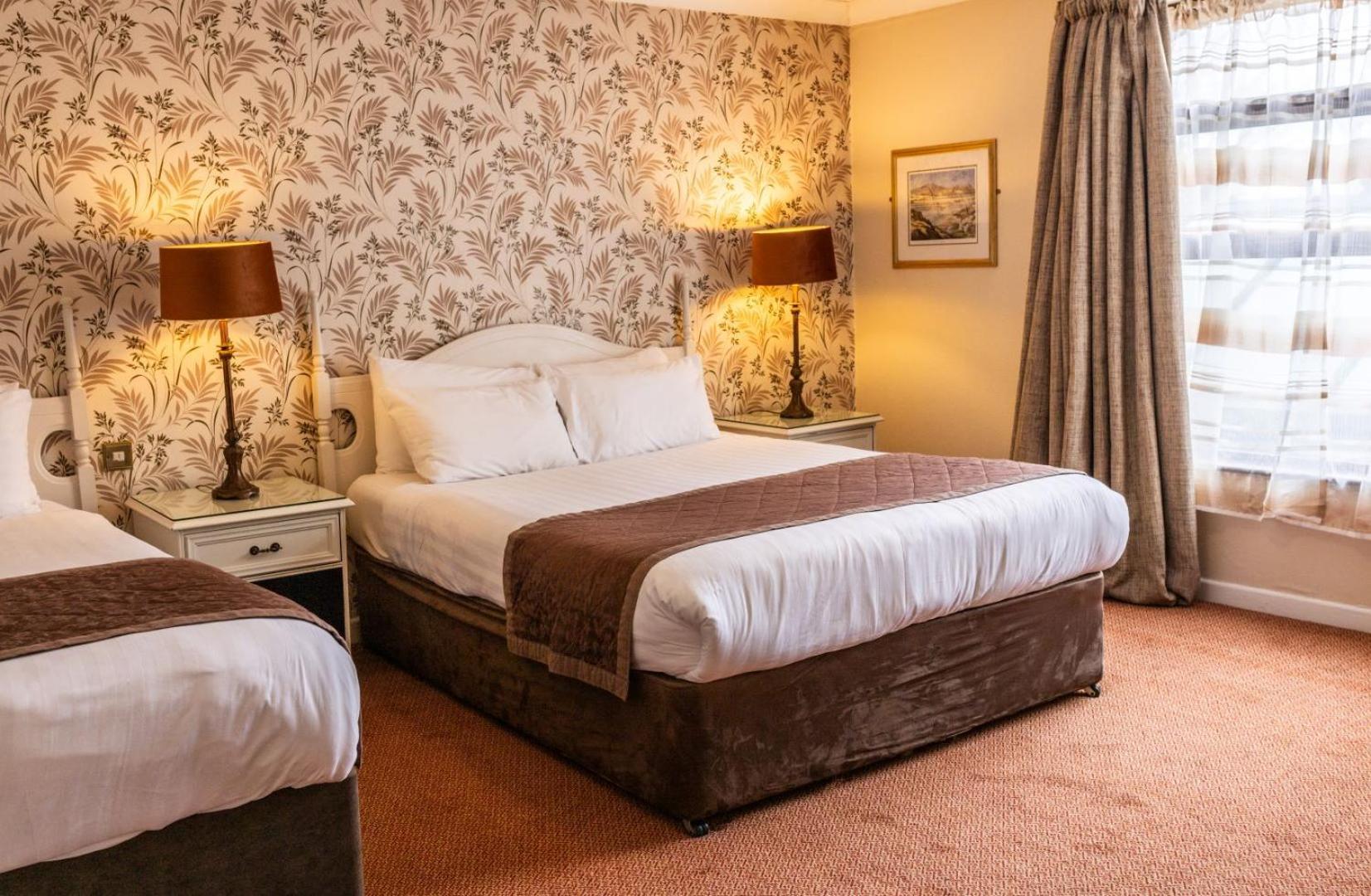 Kee'S Hotel Stranorlar Esterno foto